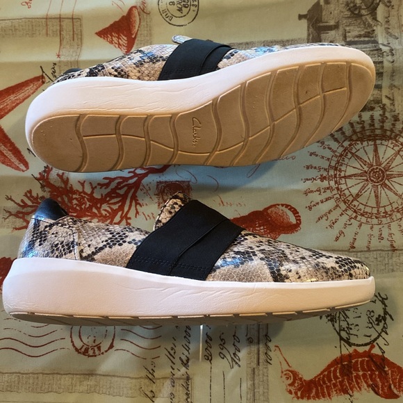 Clark’s ultimate comfort cushion feel slip on loafers. - Picture 4 of 6